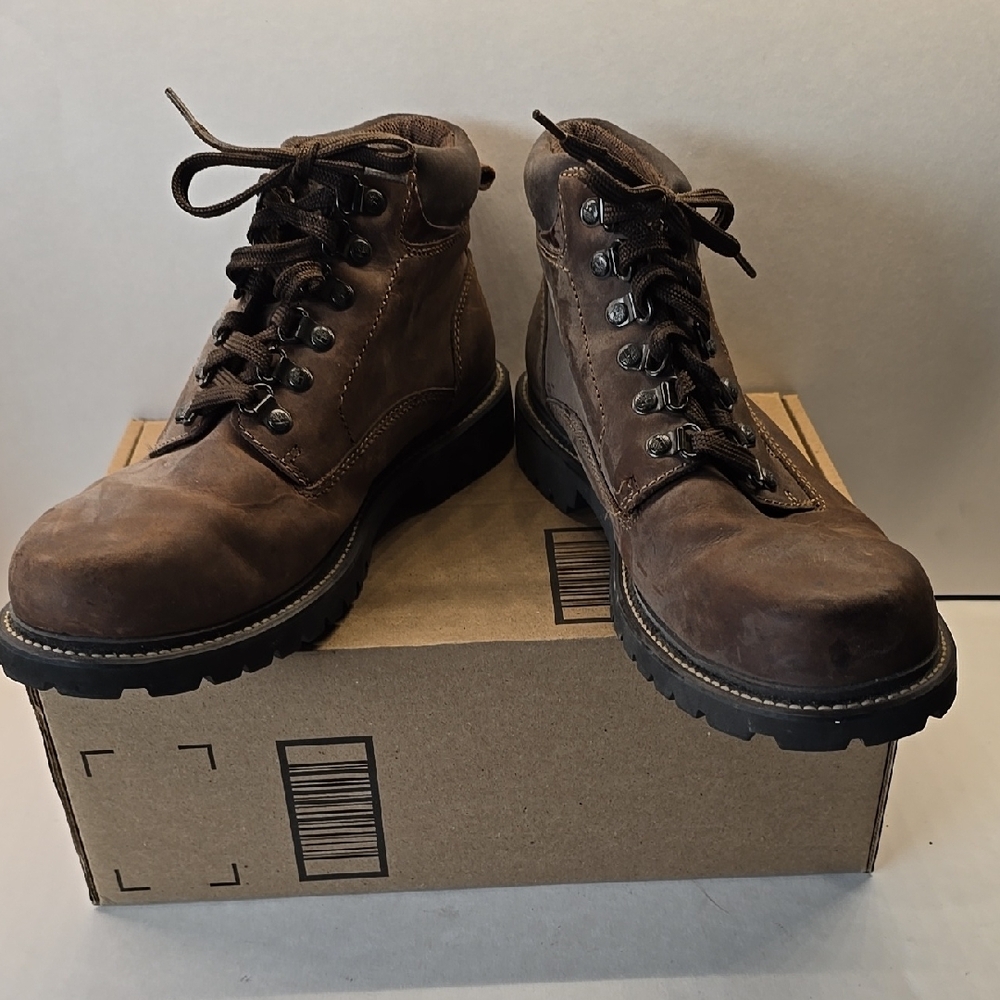 TIMBERLAND WOMENS Leather Boots EUC. WORN ONCE
